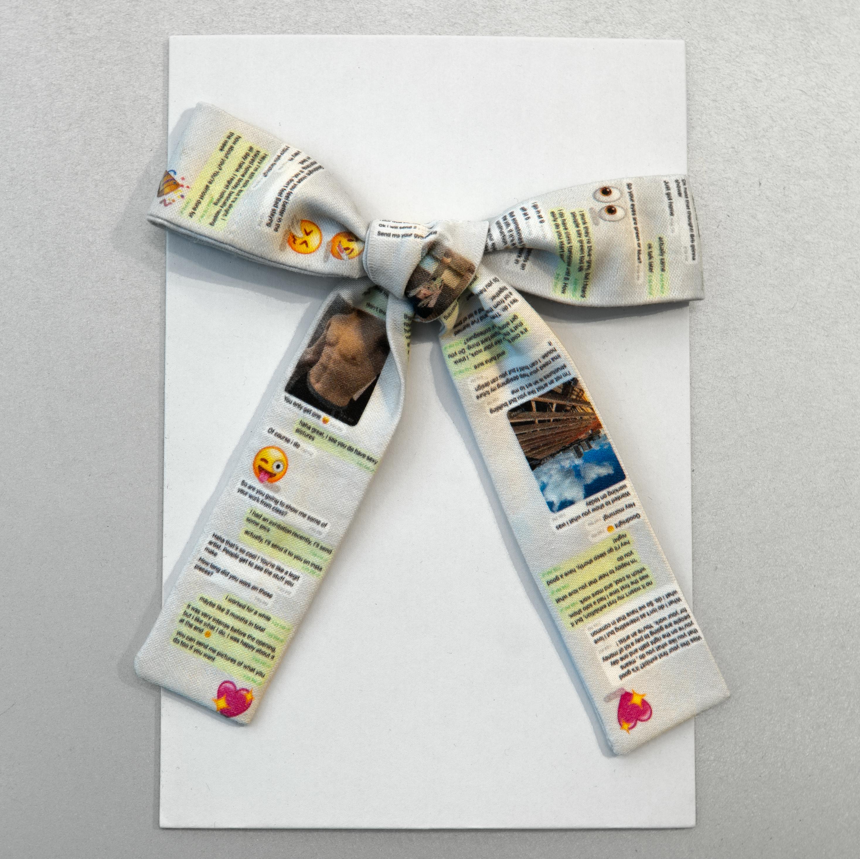 12 Mini (2026), Textile Bows